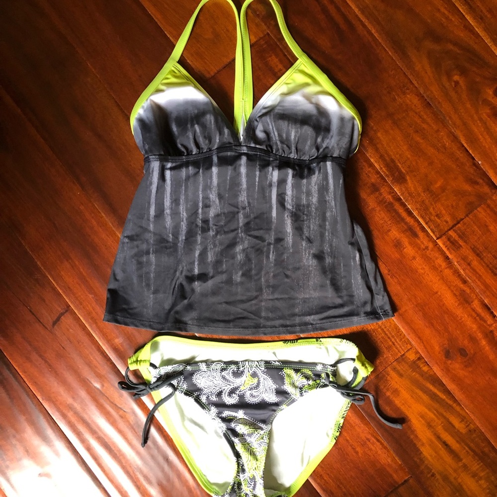 Athleta Tie Dye/Paisley Tankini